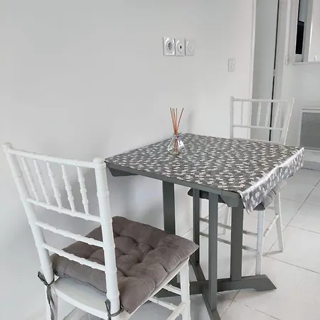 Des Canaris Apartment *